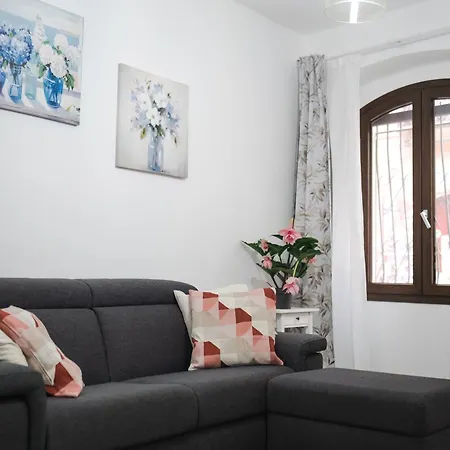 Domus Jacu Apartamento *